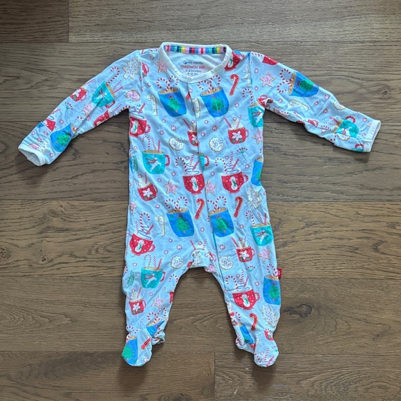 Magnetic Me Other - Magnetic Me 0-3 Like New EUC Festive Blue and Red Footie